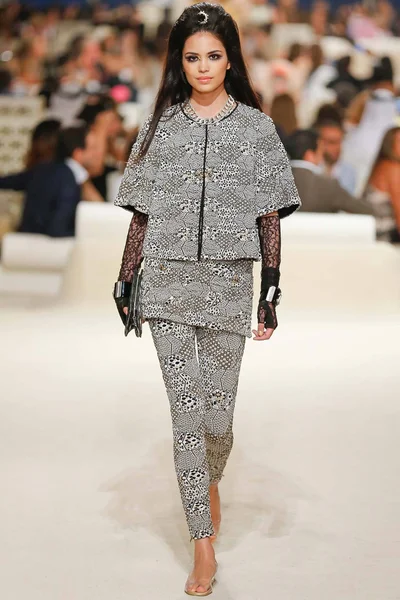Look 25